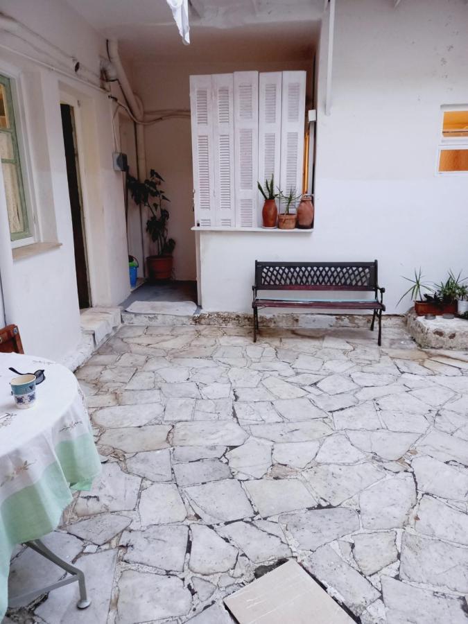 Στην Αυλή Της Ράχης Kalamata Exterior photo