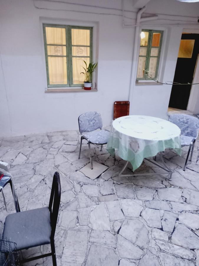 Στην Αυλή Της Ράχης Kalamata Exterior photo