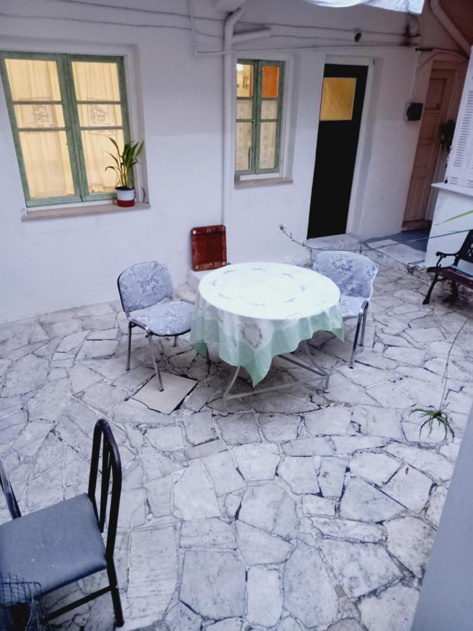 Στην Αυλή Της Ράχης Kalamata Exterior photo