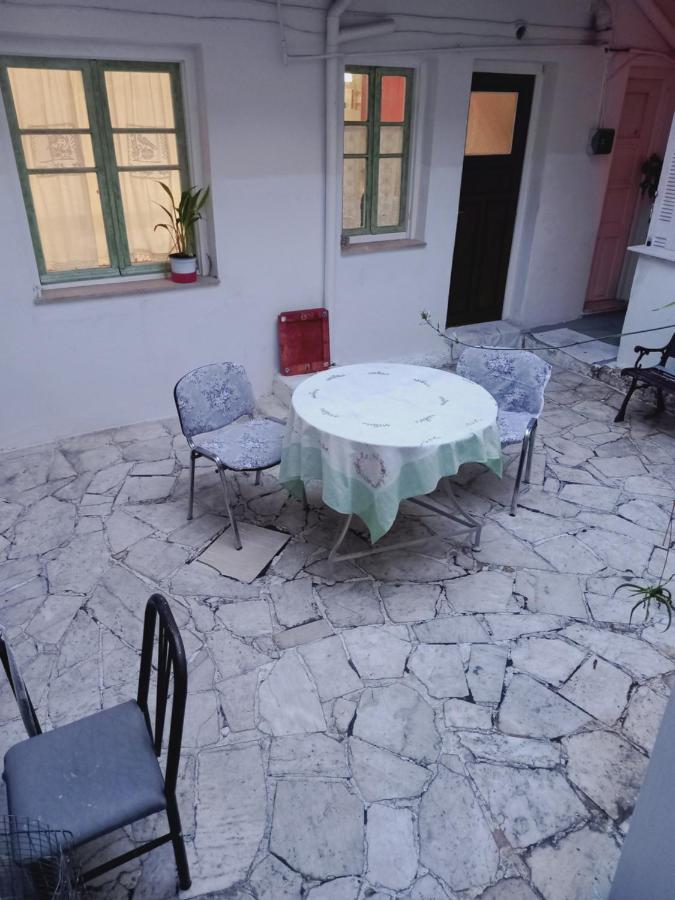 Στην Αυλή Της Ράχης Kalamata Exterior photo